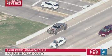 High-speed police pursuit on Dallas highway