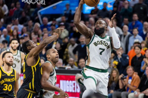 Jaylen Brown Calls It a Day After Curry’s “Too Small” Hiccups