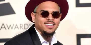 Man in maroon hat and sunglasses at event